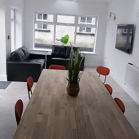 4 Ensuite Bedroom Airport Free Parking
