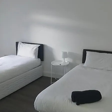 4 Ensuite Bedroom Airport Free Parking *
