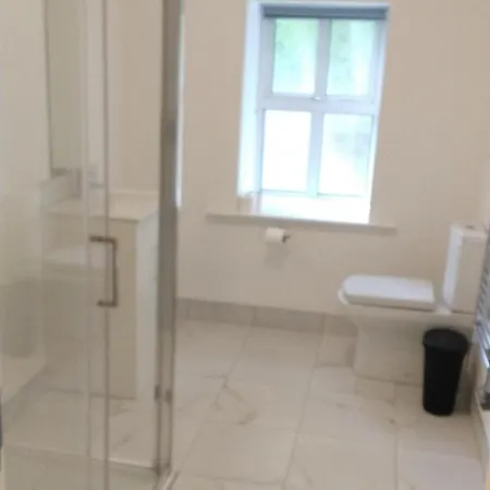 Prázdninový dům 4 Ensuite Bedroom Airport Free Parking